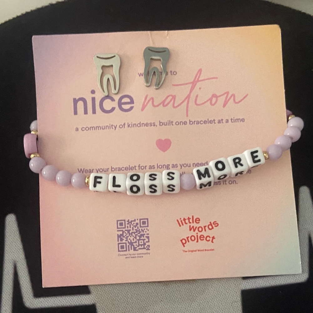 Dental Hygiene Gift Set Bundle | Floss Bracelet, Tooth Case, Bag & Accessories… - Picture 4 of 12